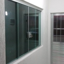 Janela 4 folhas com fechadura.
